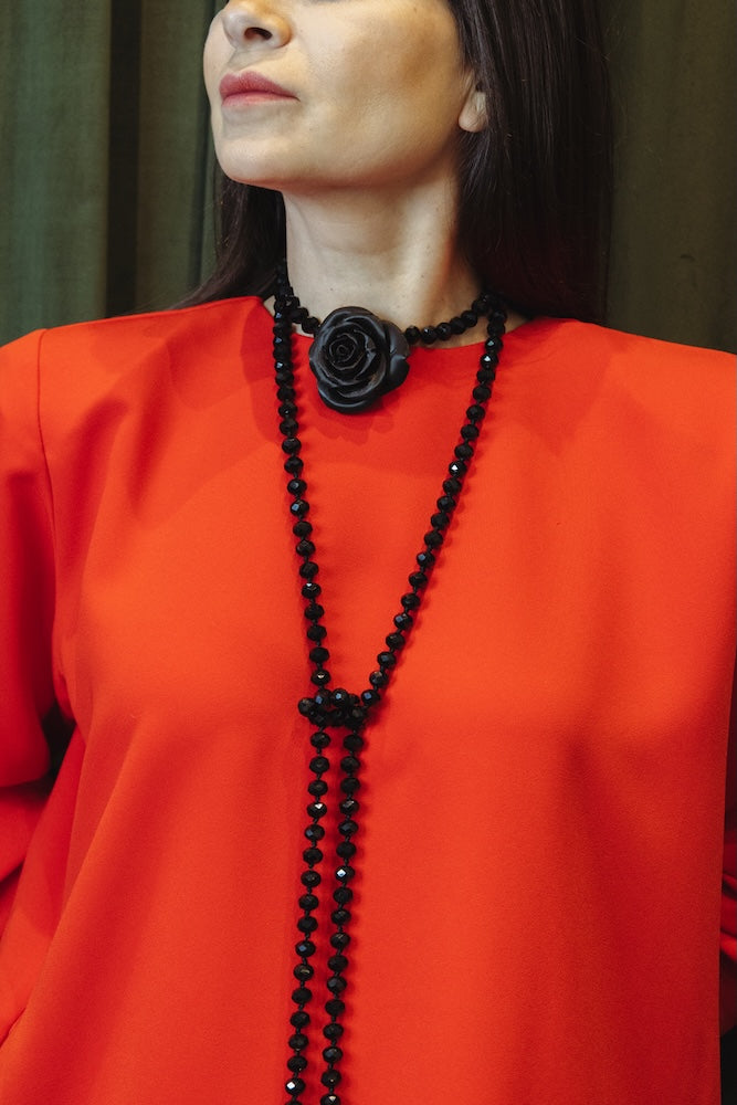 Collar Rosa Nudo Negro