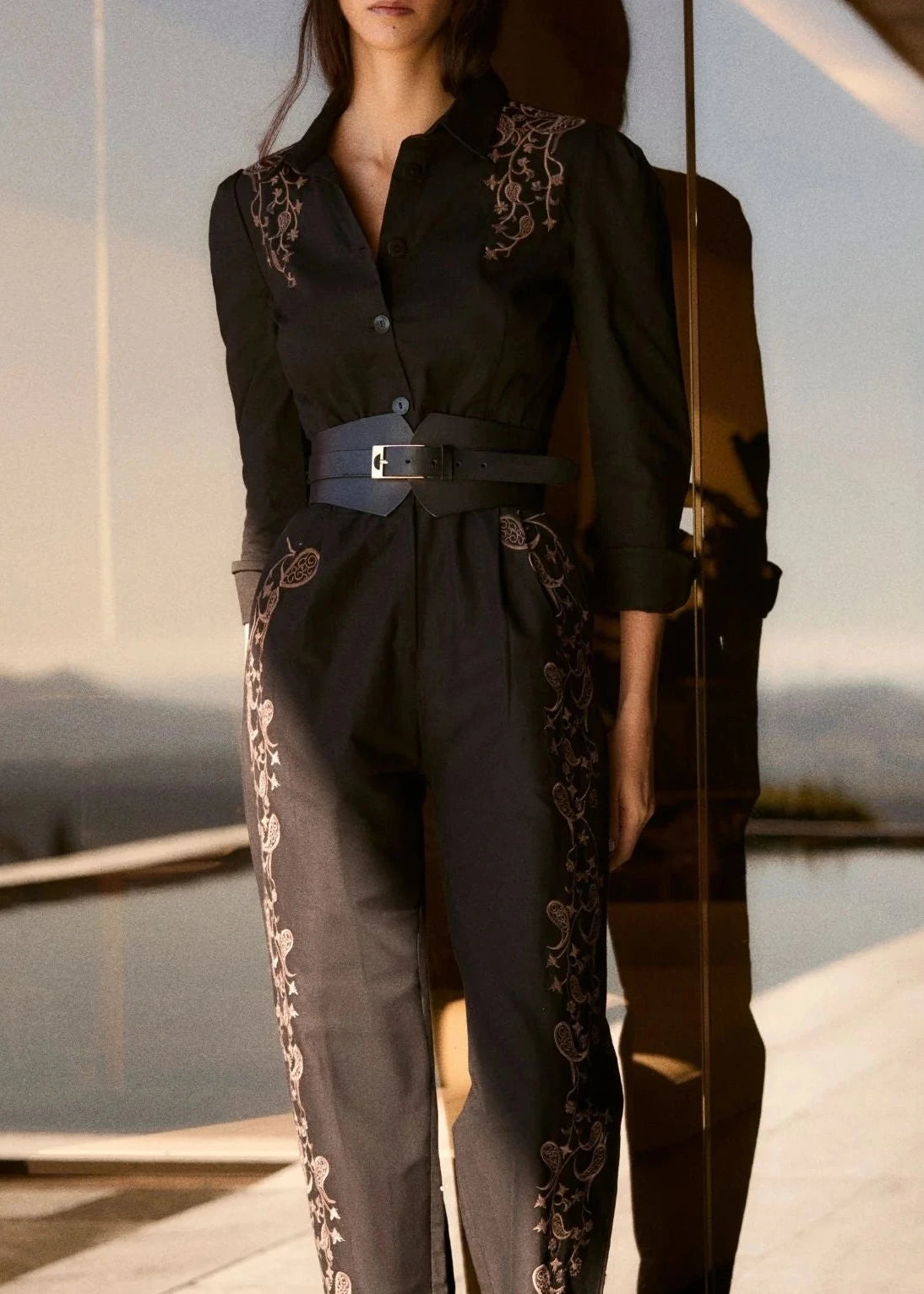 Mono Bare Negro