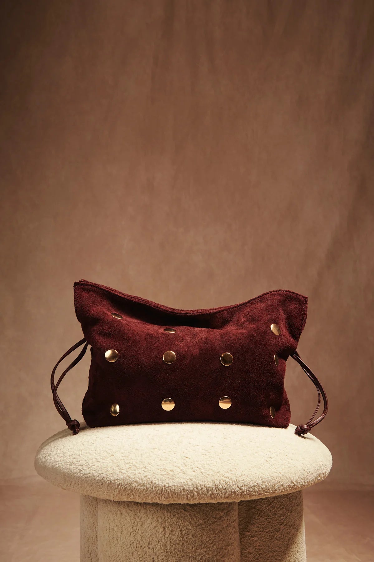 Bolso Saco Tachas Burdeos