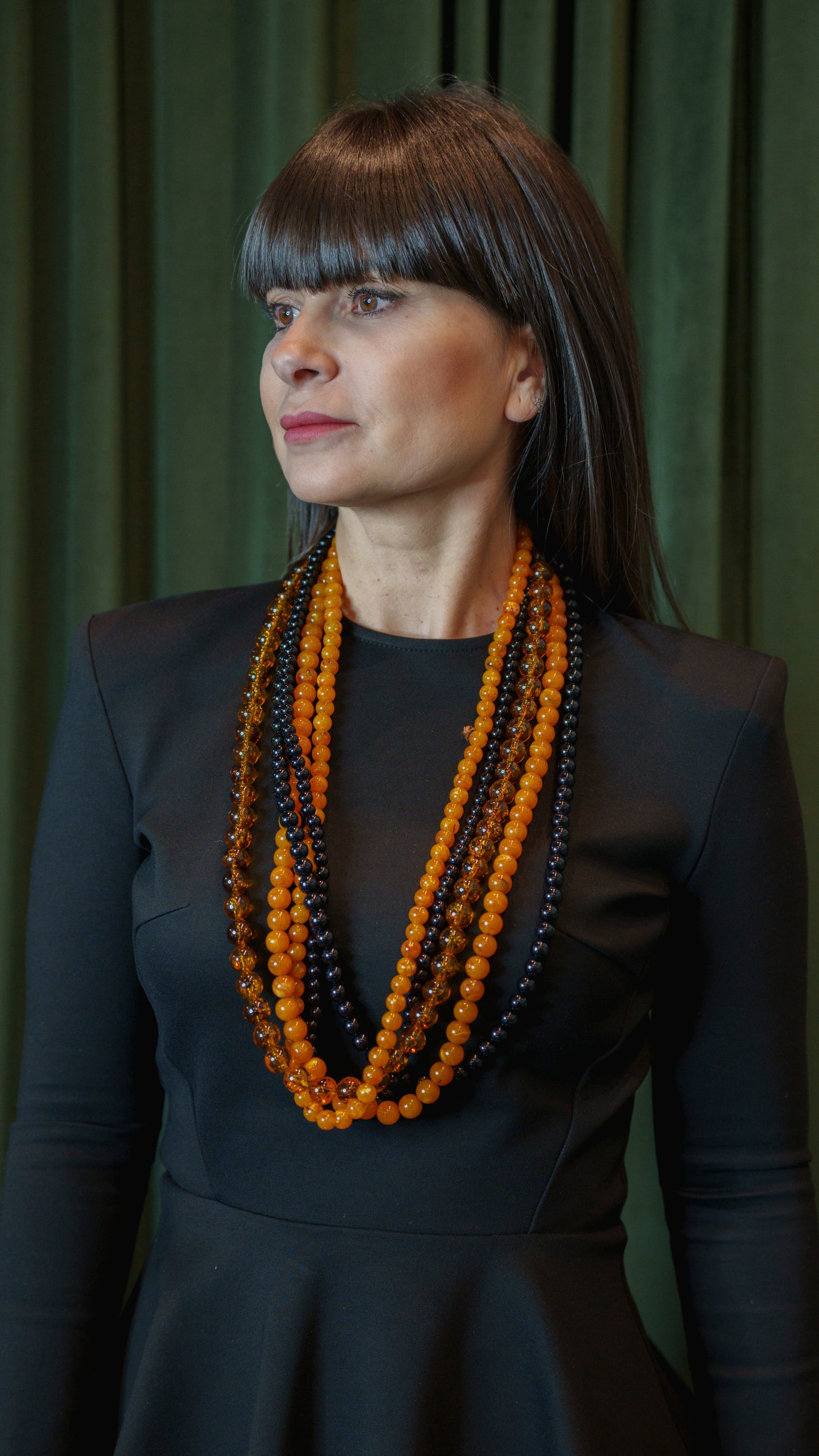 Collar Triana 5 Negro Mostaza Ámbar