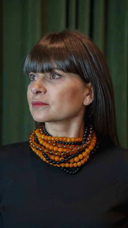 Collar Triana 5 Negro Mostaza Ámbar