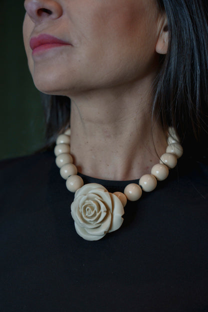 Collar Rosa Beige