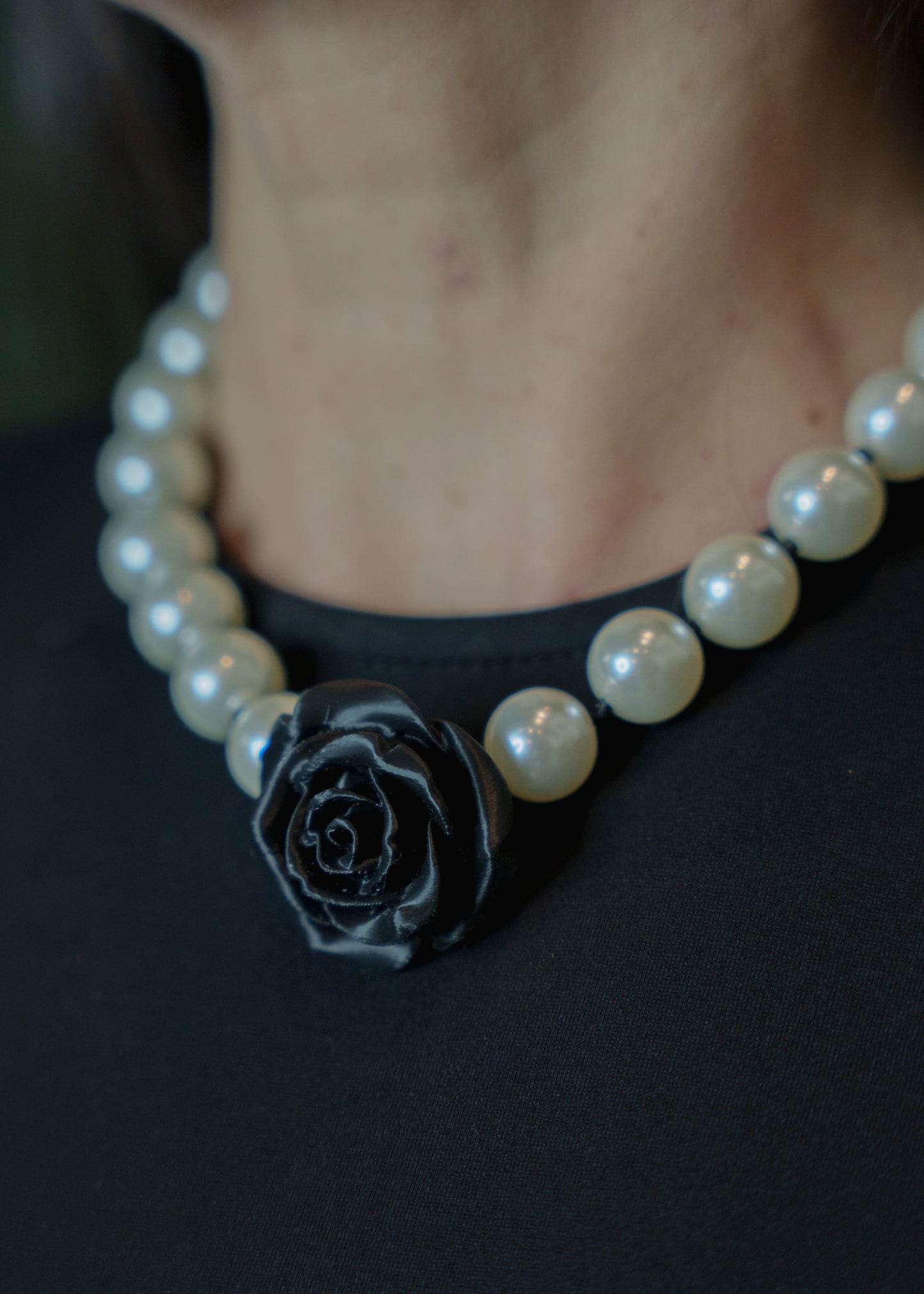 Collar Rosa XS Perla y Negro