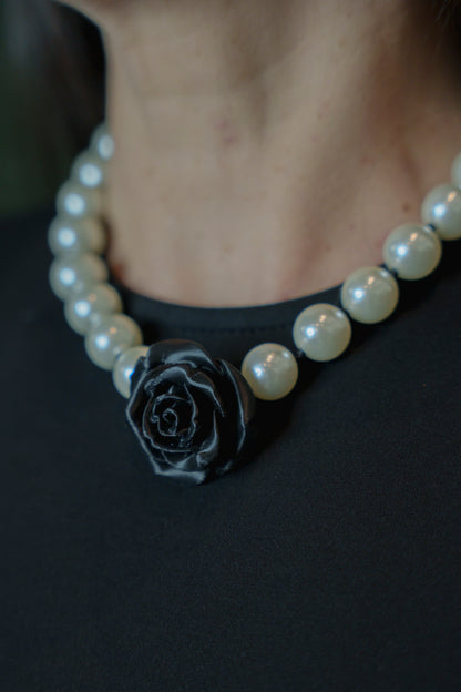Collar Rosa XS Perla y Negro
